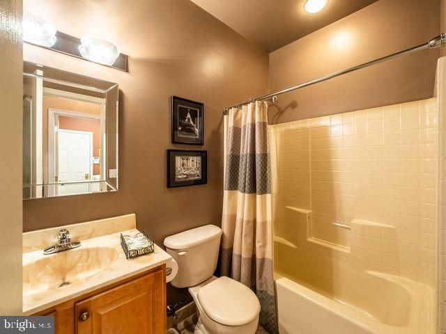 70 HUXLEY CIR, Marlton, NJ 08053