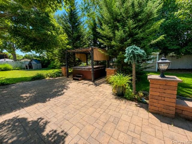 21 Kevin Road, Commack, NY 11725