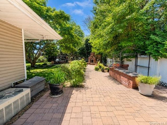 21 Kevin Road, Commack, NY 11725