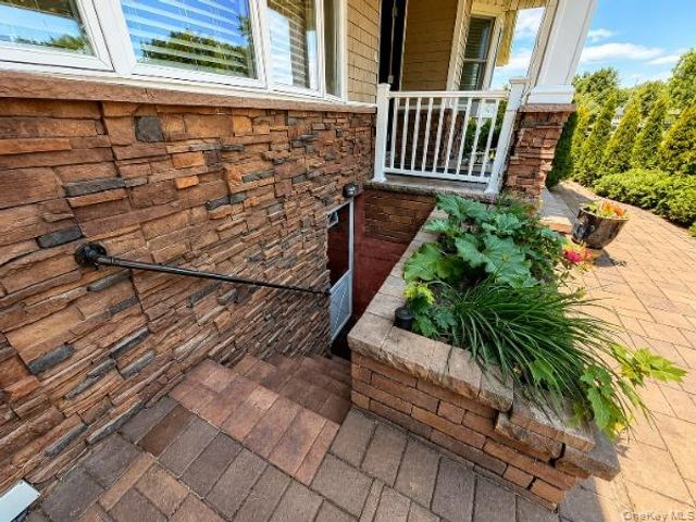 21 Kevin Road, Commack, NY 11725