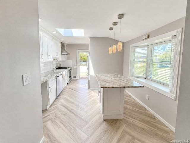 21 Kevin Road, Commack, NY 11725
