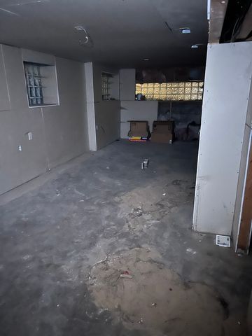 8005 S Blackstone Avenue, Chicago, IL 60619