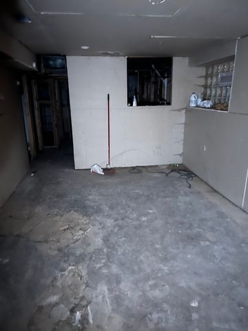 8005 S Blackstone Avenue, Chicago, IL 60619