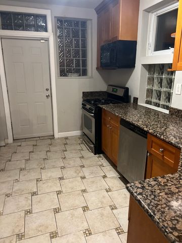 8005 S Blackstone Avenue, Chicago, IL 60619