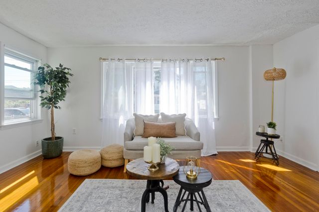 23 Jenness St, Springfield, MA 01104