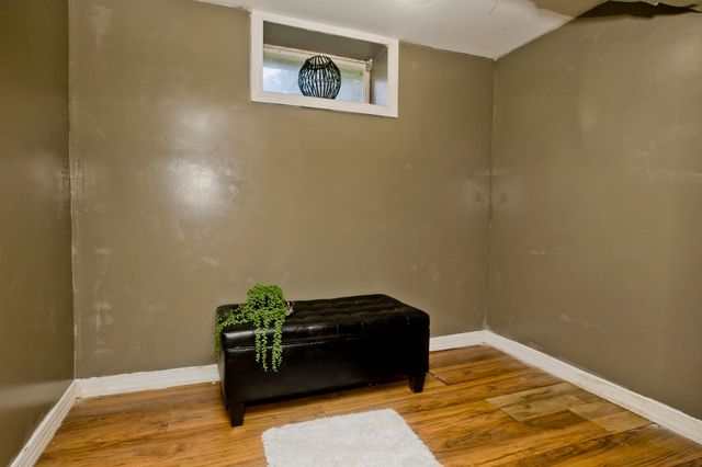 23 Jenness St, Springfield, MA 01104