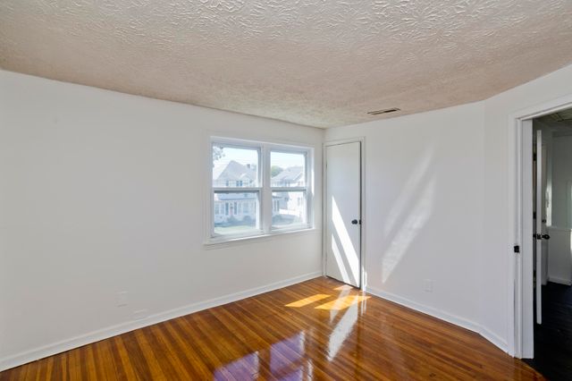 23 Jenness St, Springfield, MA 01104