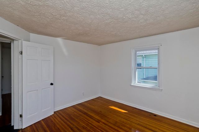 23 Jenness St, Springfield, MA 01104