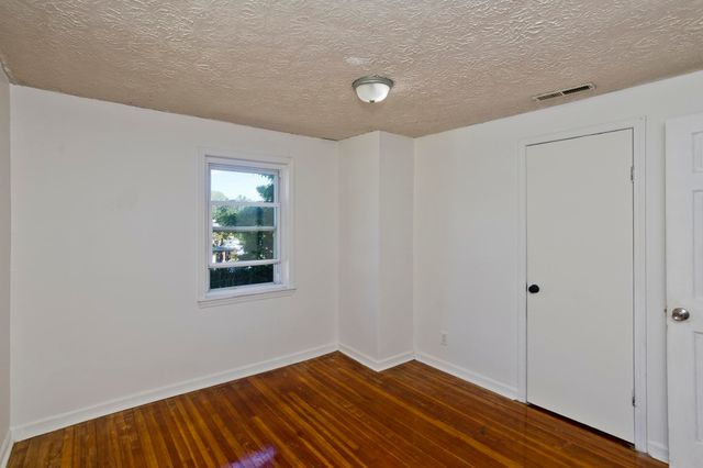 23 Jenness St, Springfield, MA 01104
