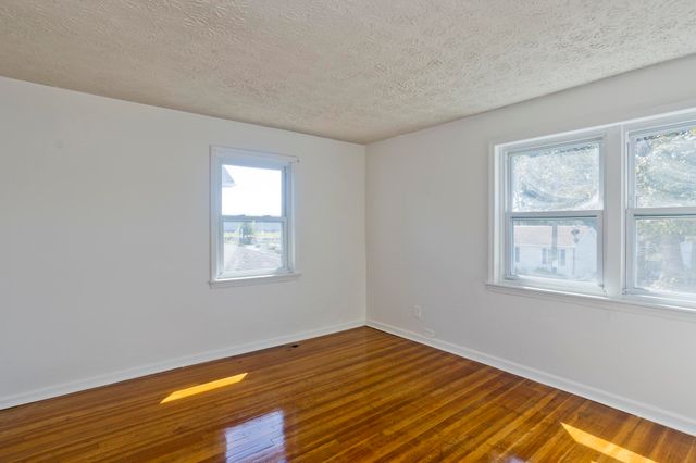 23 Jenness St, Springfield, MA 01104