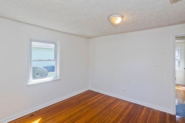 23 Jenness St, Springfield, MA 01104