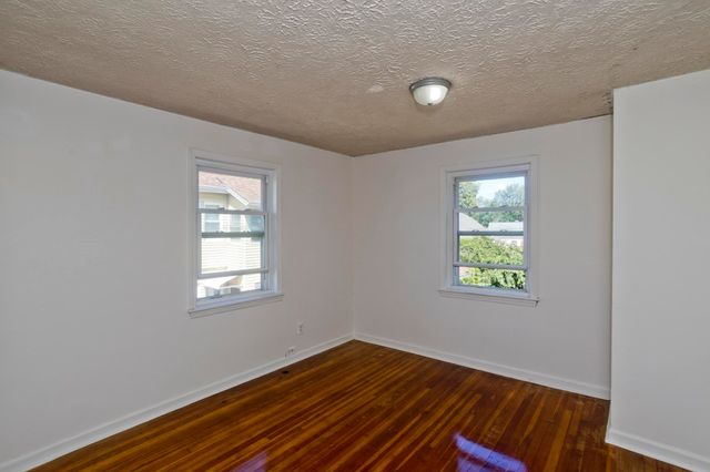23 Jenness St, Springfield, MA 01104