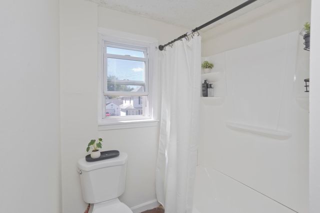 23 Jenness St, Springfield, MA 01104