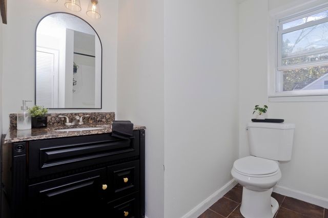 23 Jenness St, Springfield, MA 01104