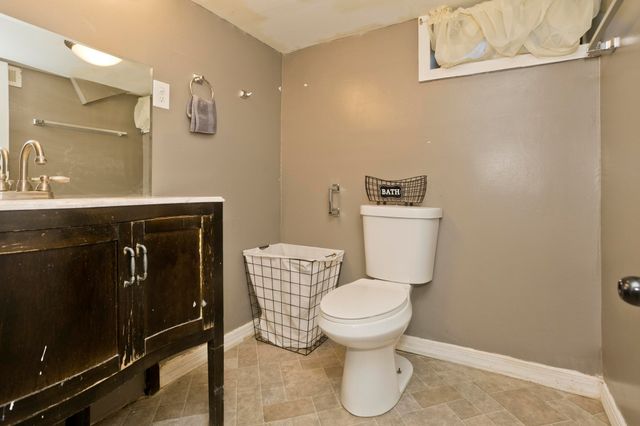 23 Jenness St, Springfield, MA 01104