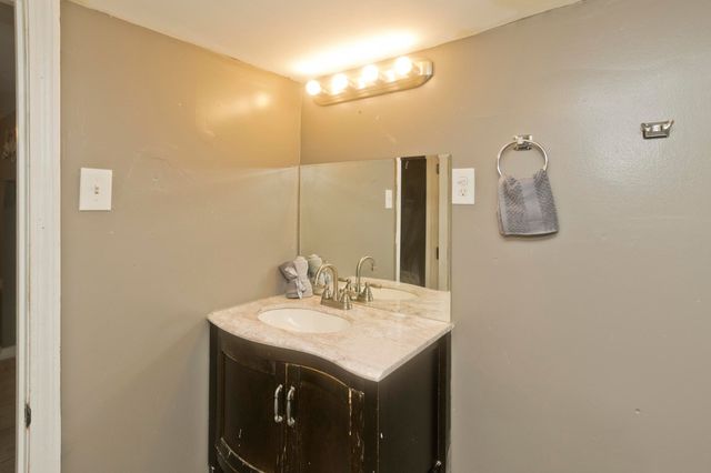 23 Jenness St, Springfield, MA 01104