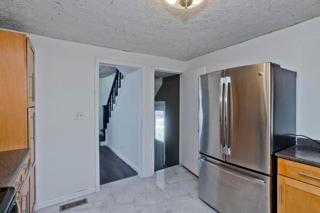 23 Jenness St, Springfield, MA 01104