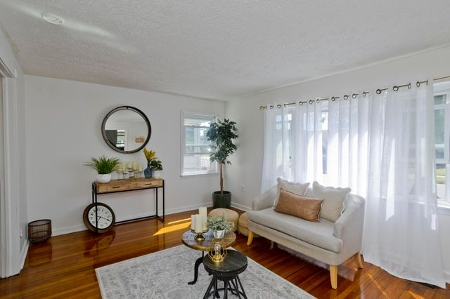 23 Jenness St, Springfield, MA 01104