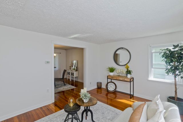 23 Jenness St, Springfield, MA 01104