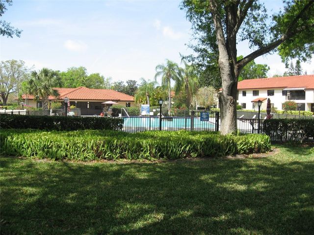 5769 GARDENS DRIVE 101, Sarasota, FL 34243