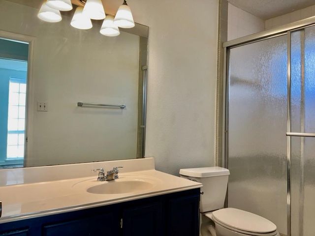 606 Eaglecreek DR, Leander, TX 78641