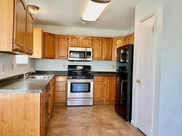 606 Eaglecreek DR, Leander, TX 78641