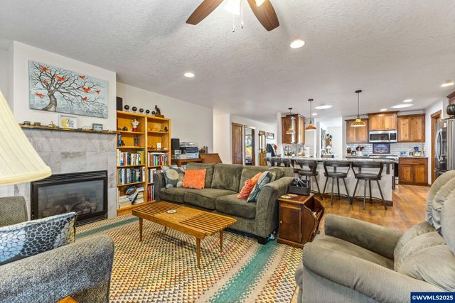 1894 Talbot Rd SE, Jefferson, OR 97352