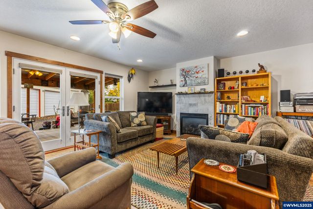 1894 Talbot Rd SE, Jefferson, OR 97352