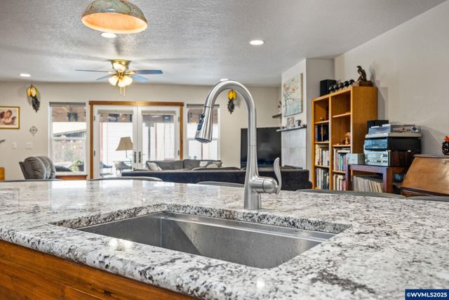 1894 Talbot Rd SE, Jefferson, OR 97352