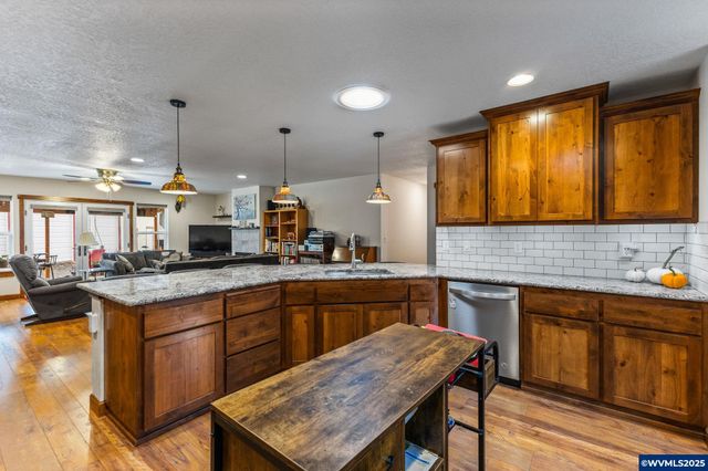 1894 Talbot Rd SE, Jefferson, OR 97352