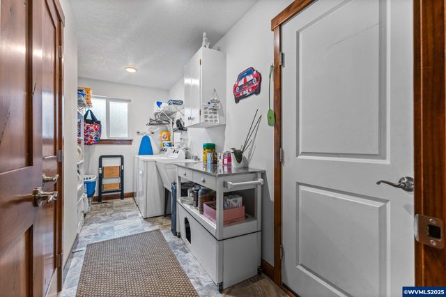 1894 Talbot Rd SE, Jefferson, OR 97352