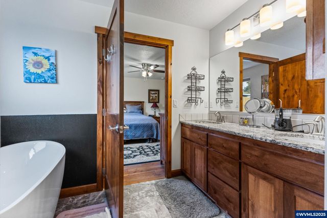 1894 Talbot Rd SE, Jefferson, OR 97352