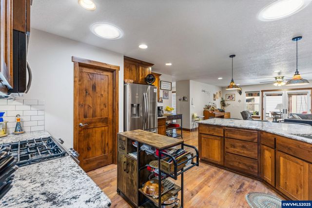 1894 Talbot Rd SE, Jefferson, OR 97352