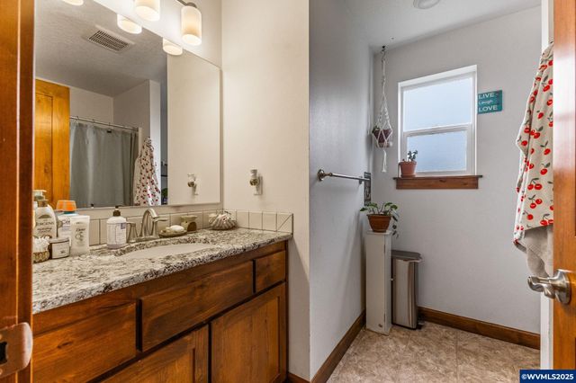 1894 Talbot Rd SE, Jefferson, OR 97352