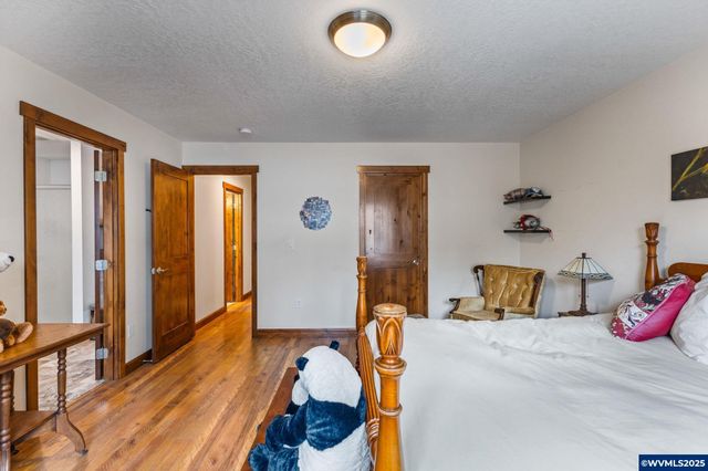 1894 Talbot Rd SE, Jefferson, OR 97352