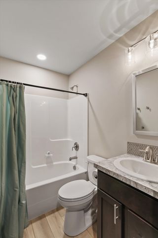 16105 N Gleneden Dr, Spokane, WA 99208