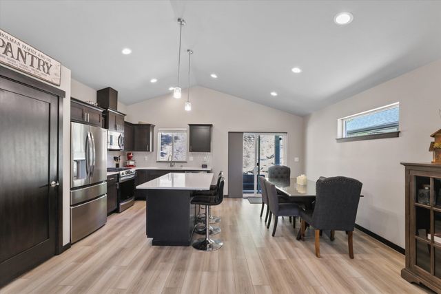 16105 N Gleneden Dr, Spokane, WA 99208