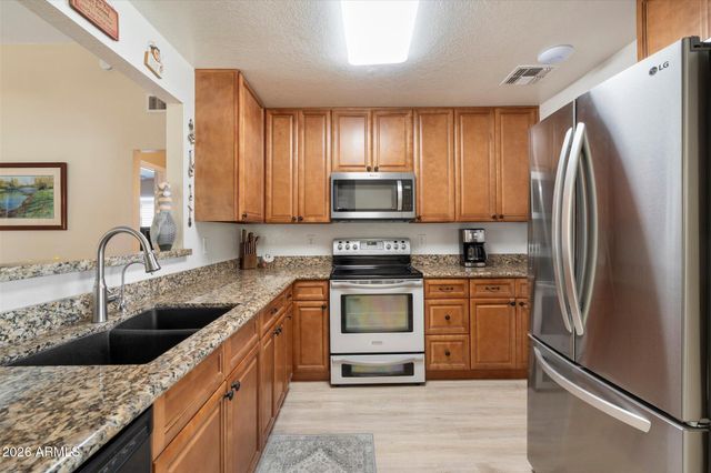 8853 W JOHN CABOT Road, Peoria, AZ 85382