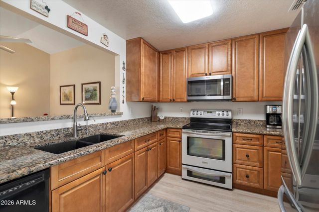 8853 W JOHN CABOT Road, Peoria, AZ 85382