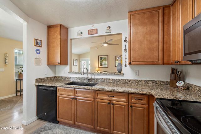 8853 W JOHN CABOT Road, Peoria, AZ 85382