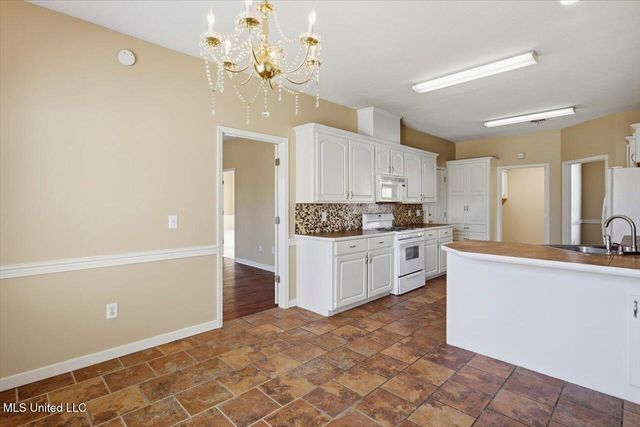 221 Kirkwood Drive, Clinton, MS 39056