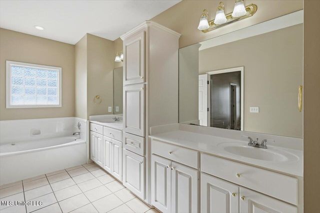 221 Kirkwood Drive, Clinton, MS 39056