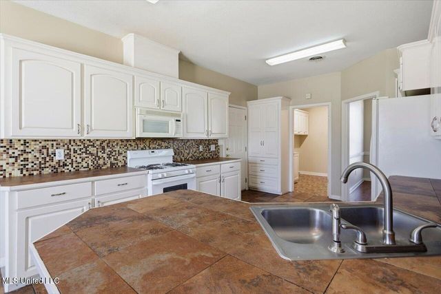 221 Kirkwood Drive, Clinton, MS 39056