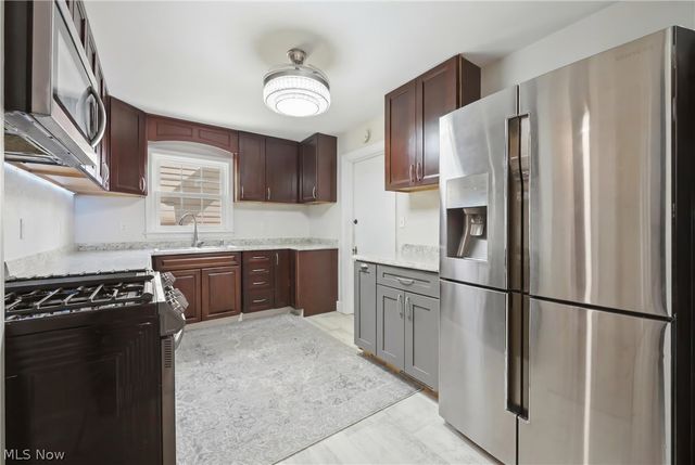 210 5th Avenue, Hubbard, OH 44425