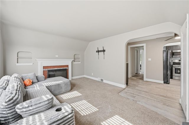 210 5th Avenue, Hubbard, OH 44425
