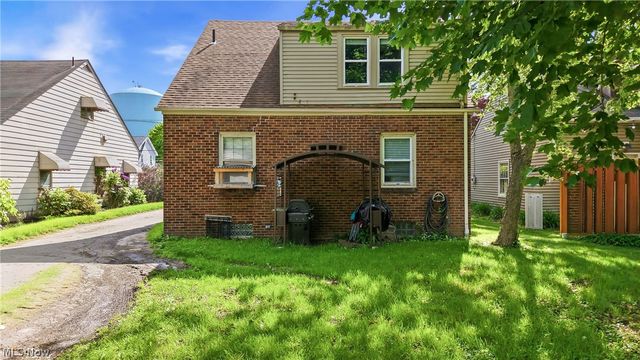 210 5th Avenue, Hubbard, OH 44425