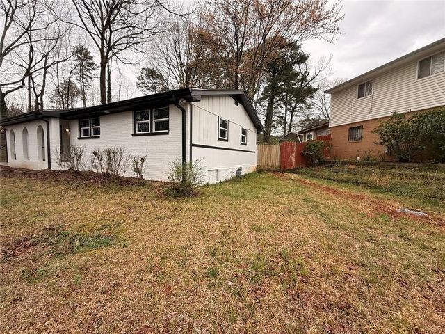 1055 Pinecrest Drive, Forest Park, GA 30297