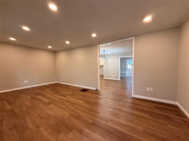 1055 Pinecrest Drive, Forest Park, GA 30297