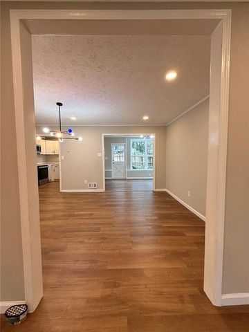 1055 Pinecrest Drive, Forest Park, GA 30297