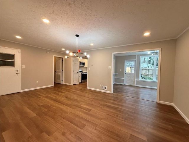 1055 Pinecrest Drive, Forest Park, GA 30297